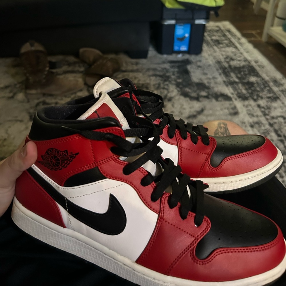 Air Jordan 1 mids Chicago black toe.